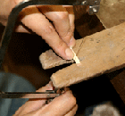 1.サイズを決めリングの円周をだし、地金を切って両端を揃えます。